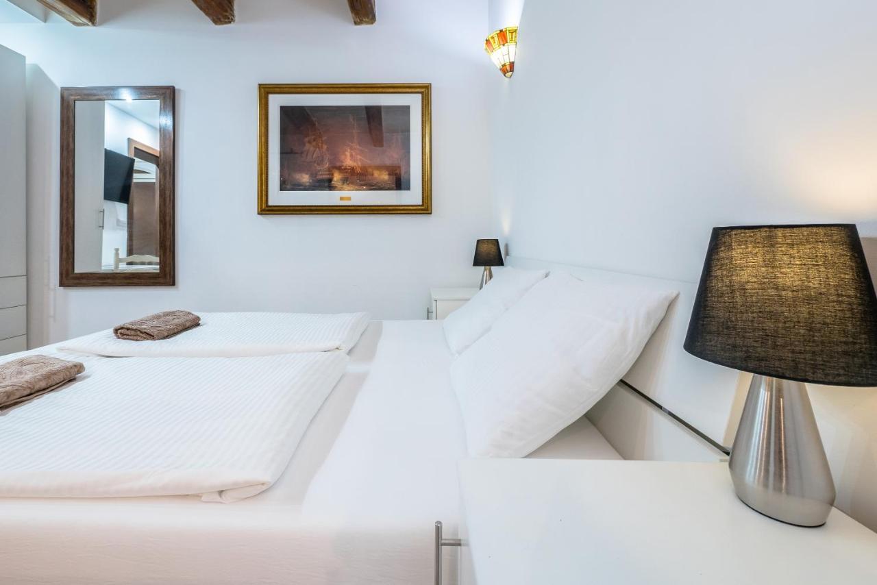 Valletta Main Street Apartment Deluxe Экстерьер фото